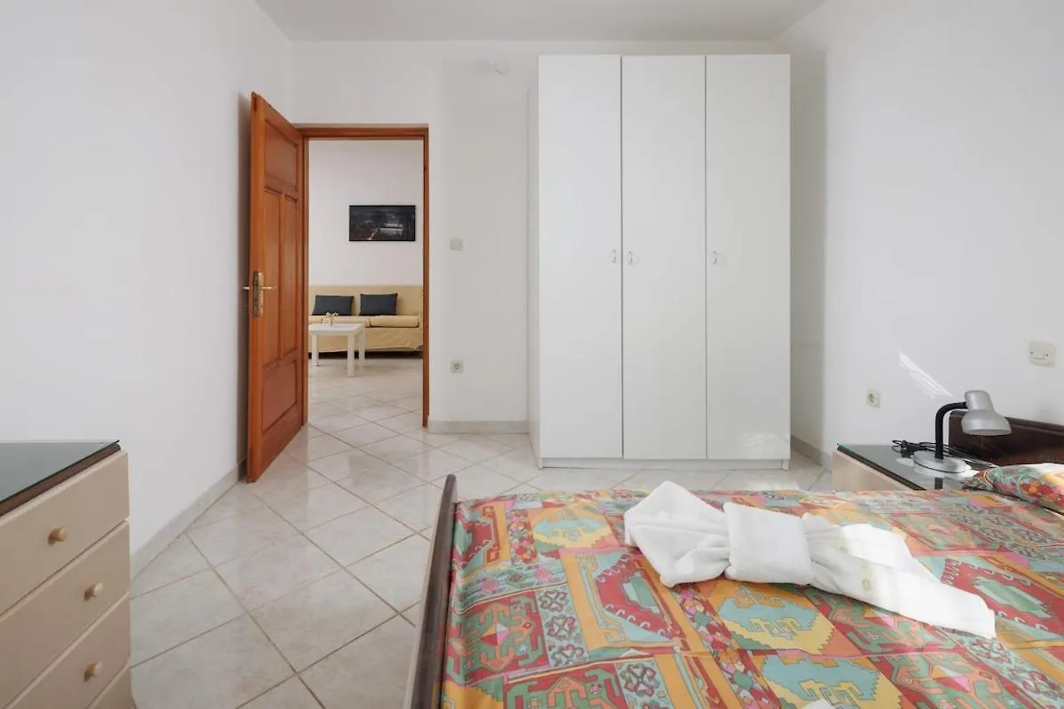 Holiday home House For 12 People Close To The Sea Pula