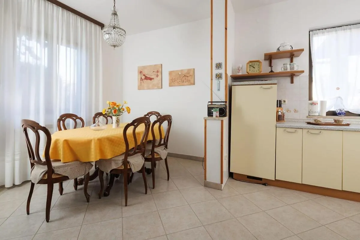 Holiday home House For 12 People Close To The Sea Pula Croatia