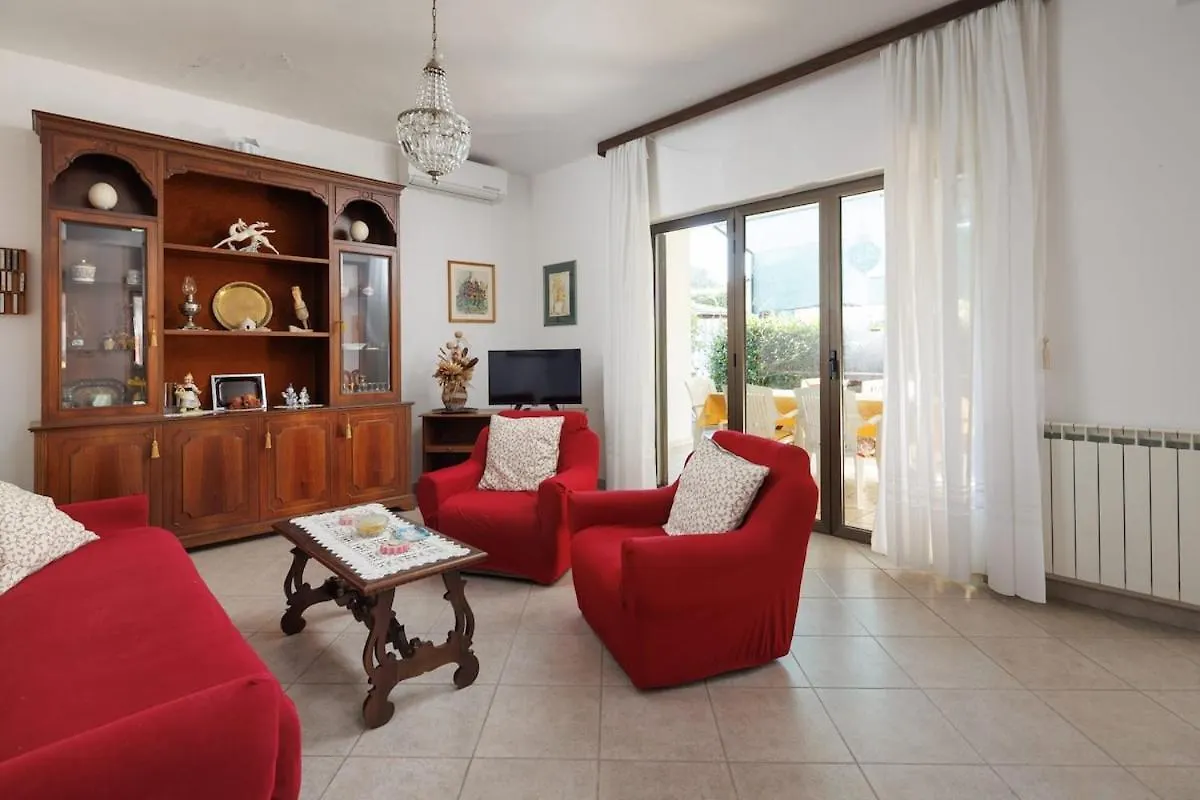 House For 12 People Close To The Sea Pula Holiday home