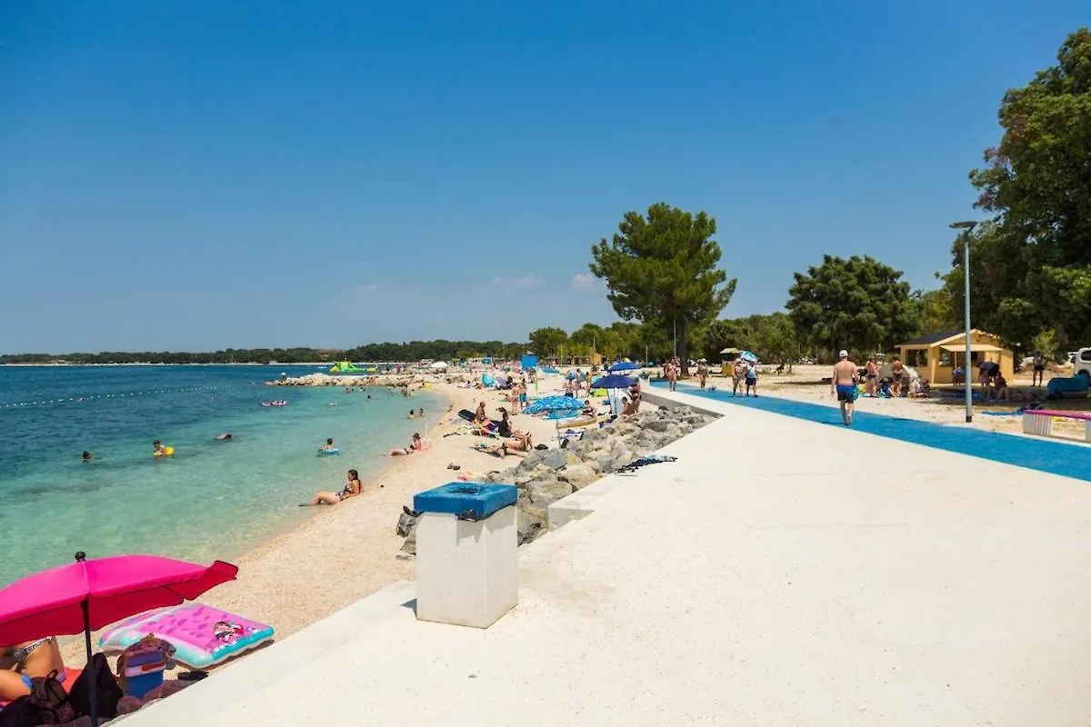 House For 12 People Close To The Sea Pula 0*,